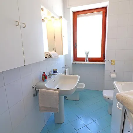 Apartment Casa Vacanze Rachele A 8 Posti