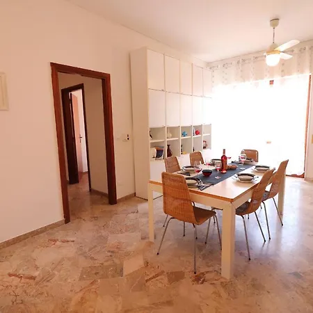 Apartment Casa Vacanze Rachele A 8 Posti *