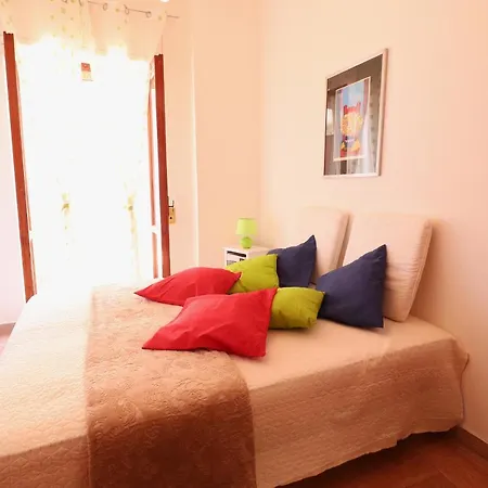 Apartment Casa Vacanze Rachele A 8 Posti